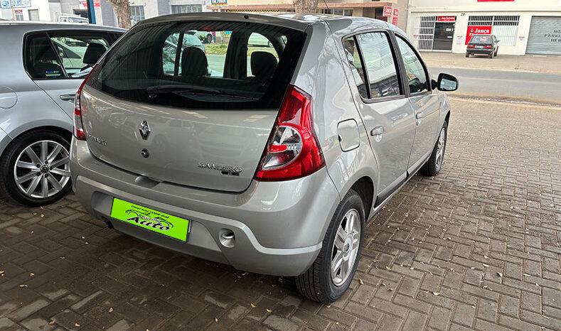 2011 Renault Sandero full